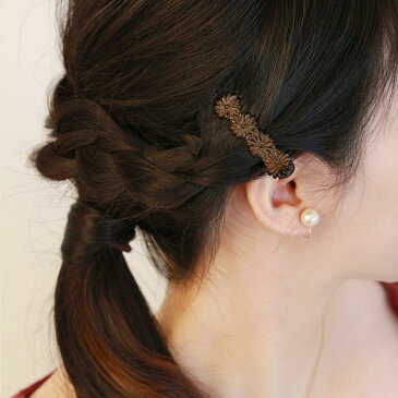 ヘアクリップ デイジー フラワー ウッド風 ミニクリップ | ヘアアクセサリー ヘアアクセ レディース 女性 大人 プレゼント ギフト 結婚式 カジュアル おしゃれ オシャレ かわいい 可愛い シンプル 20代 30代 40代 50代