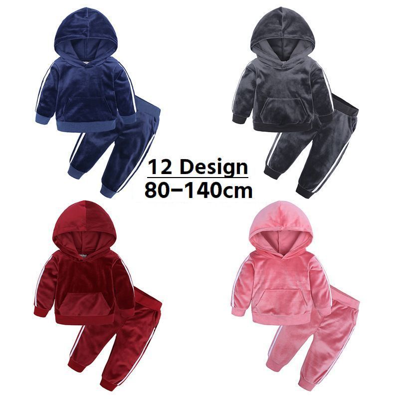 光沢のあるキッズ用スウェットです。 ※その他のデザインはset-26058-1にて検索してください。 【サイズについて】 画像をご参照ください。 【素材について】 95%ポリエステル5%スパンデックス