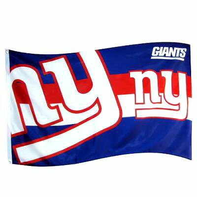 アメリカンフットボール NFL New York Football Giants, Inc.New York Giants FC オフィシャル グッズ ! 本商品は米国で流通の商品です アメリカンフットボール NFL ニューヨーク ジャイアンツ FC ! ボディー フラッグ !! 応援必須アイテム ! 勉強部屋に ! 居間に ! 応接間にも ! 飾りとしても ! 用途色々 !!! ジャイアンツ 大好きな人ヘ ! ひも通しの金属製穴が2ケあり ! つるすのも 棒に付けるのも楽 ! サイズ: 約152 X 91 cm 素材： 100%　ポリエステル