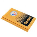 アメリカンフットボール NFL Pittsburgh Steelers Sports, Inc., Pittsburgh Steelers FC オフィシャル グッズ ! 本商品は米国で流通の商品 送料無料【アメリカン フット ボール】 NFL 【ピッツバーグ スティーラーズ】 FC 【3枚折り ウォレット 財布 サイフ】カードや 写真/用途色々 !/スティーラーズ 大好きな人ヘ !【発送はDM便】 サイズ: 3枚折り時：約12.0 × 約8.0cm 開いた時: 約12.0 × 約26.5cm 素材： 100%　ナイロン