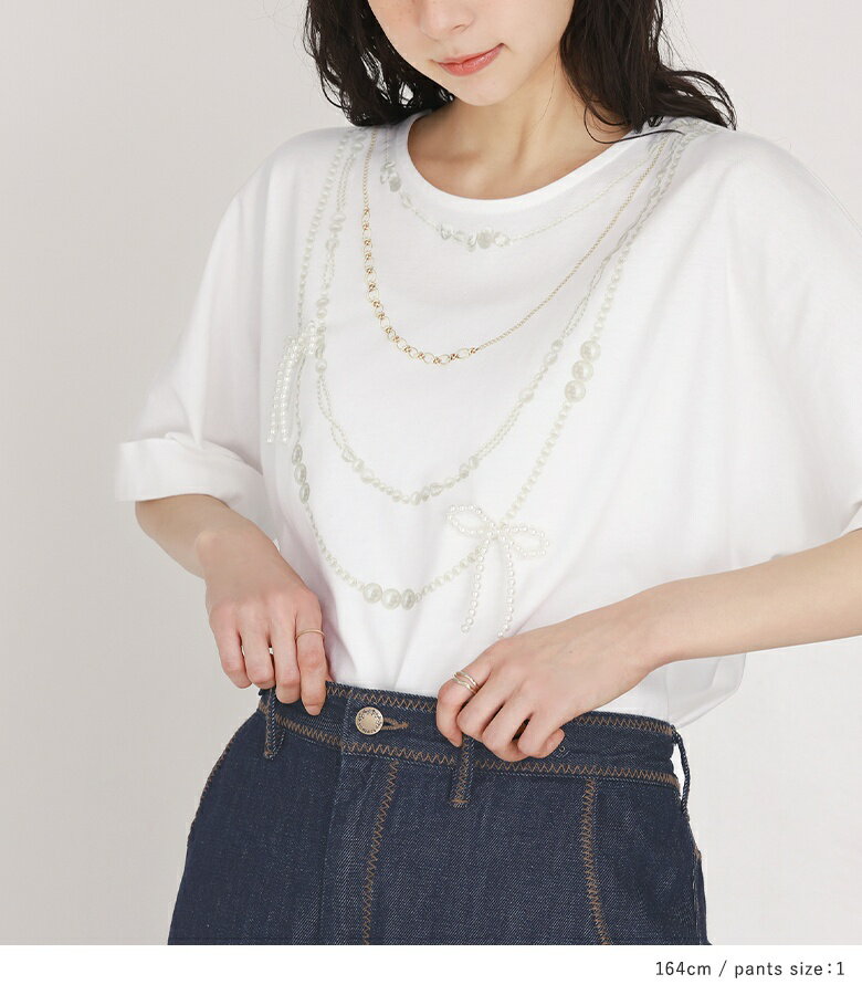 [クーポンで3点以上購入15％OFF]【送料無料】『リボンデザインTシャツ×サスペンダー付きデニムコーデ2点SET』[2点コーデセット 2024 レディース Tシャツ 半袖 フェイクパール カーブデニム フリル]【メール便不可】【40】
