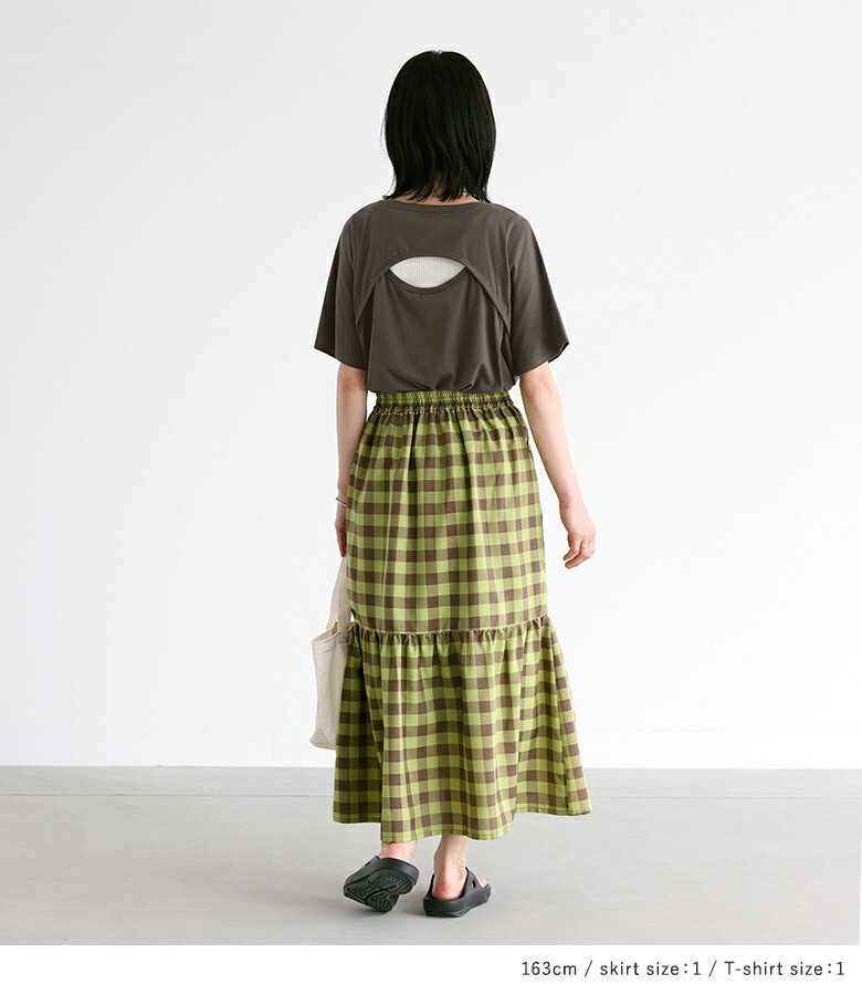 【送料無料】『カーブラインバックデザインTシャツ×ギンガムチェックティアードスカート』[2点コーデセット 2024 レディース 夏 ティアードスカート ギンガムチェック 半袖 バックデザイン]【メール便不可】【20】