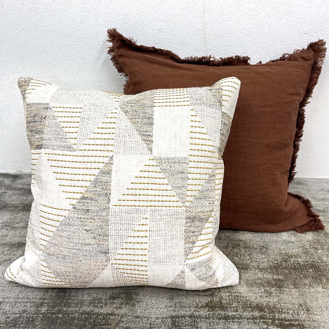 【新古品】 【モデルルーム展示品】 ACTUS(アクタス) クッションカバー LISON 43×43cm ベージュ系総柄 / 45×45cm ブラウン フリンジ インナークッション付き 2点セット 【Y0925-01】