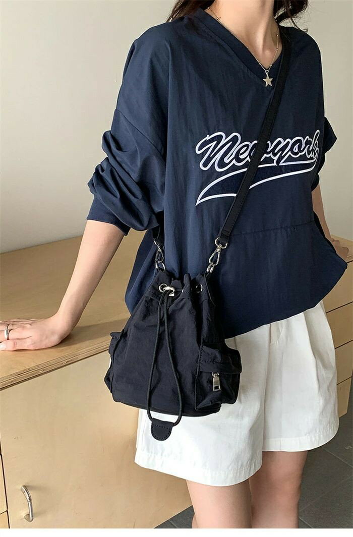 【バレンタインデーのギフト】ショルダーバッグ レディース 斜めがけ サコッシュ ドローストリング 巾着 ショルダーバッグ ナイロン 多収納 ポケット多い ミニショルダー 巾着 軽い ミニバッグ ナイロンバッグ 鞄 かばん 肩掛け バッグ キレイめ こなれ感 シンプル 大人