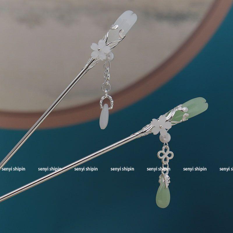 ・カテゴリ: 頭飾り・スタイル: 復古・素材: 合金・造型: 花卉・処理: 電鍍・流行元素: 花朵・カラー展開: 水滴发簪白色・適用場面: 婚慶, 生日, 観光記念, 祝日, 引越, 展示会