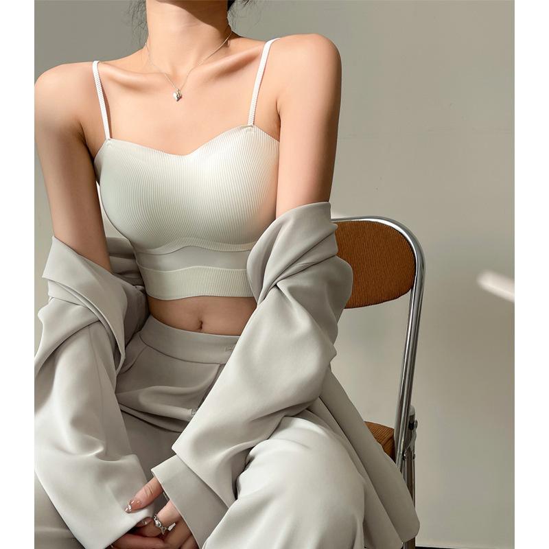 ・カテゴリ: キャミソール・タンクトップ・主な素材: ナイロン 70%-80%・カラー展開: ブラック、ホワイト、クリーム・サイズ展開: フリーサイズ（推奨体重35-67.5kg）・デザイン詳細: パッド付き・スタイル: セクシー・ネックライン: スクエアネック・生地の厚さ: 厚手（201-250g/平方メートル）