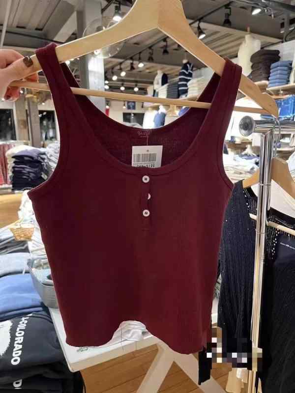 ・カテゴリ: Tシャツ・柄: プリント・主な素材: 綿50%以上70%未満・カラー展開: レッド、ブラック、ホワイト・サイズ展開: フリーサイズ・対象: 成人女性