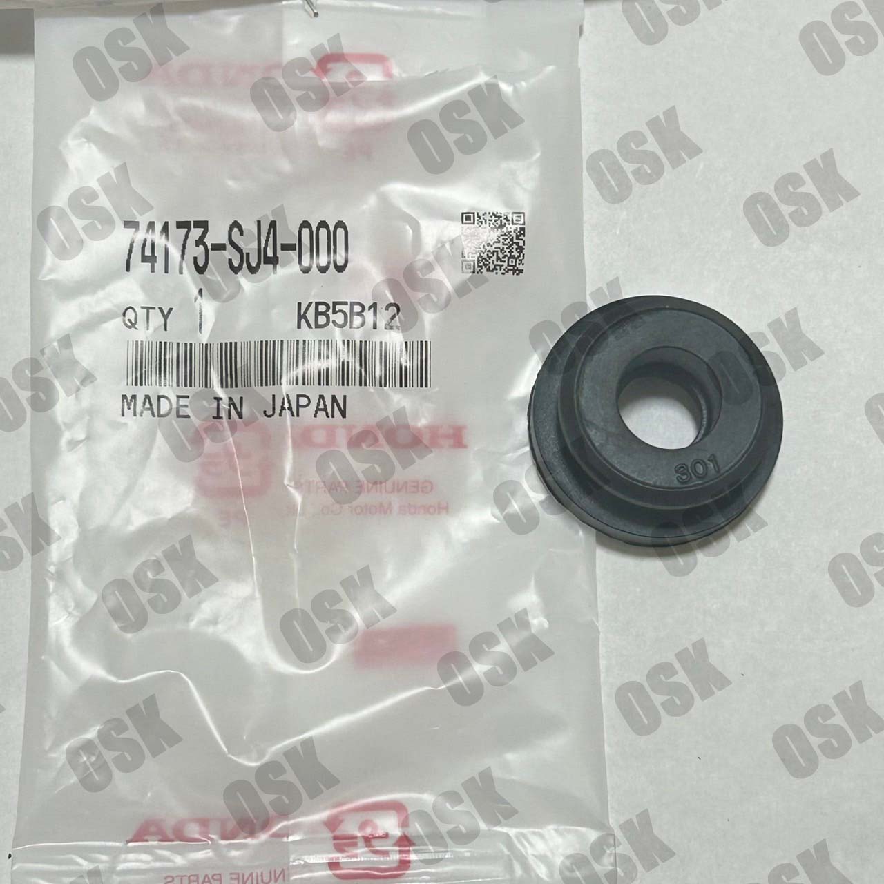 EK9シビック　ホンダ純正部品　タイプR 　クッション、ラジエターマウントア　部品番号74173-AJ4-000 本物　正規　純正品