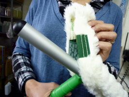 【ガラス面に洗剤・水を塗布して汚れをゆるめる専用道具】ウインドーウォッシャー(窓拭きシャンパー)