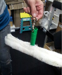 窓掃除用スクイジーやウォッシャの壁掛け保管に!】ワンタッチ開閉金属ホルダー(ナスカン)