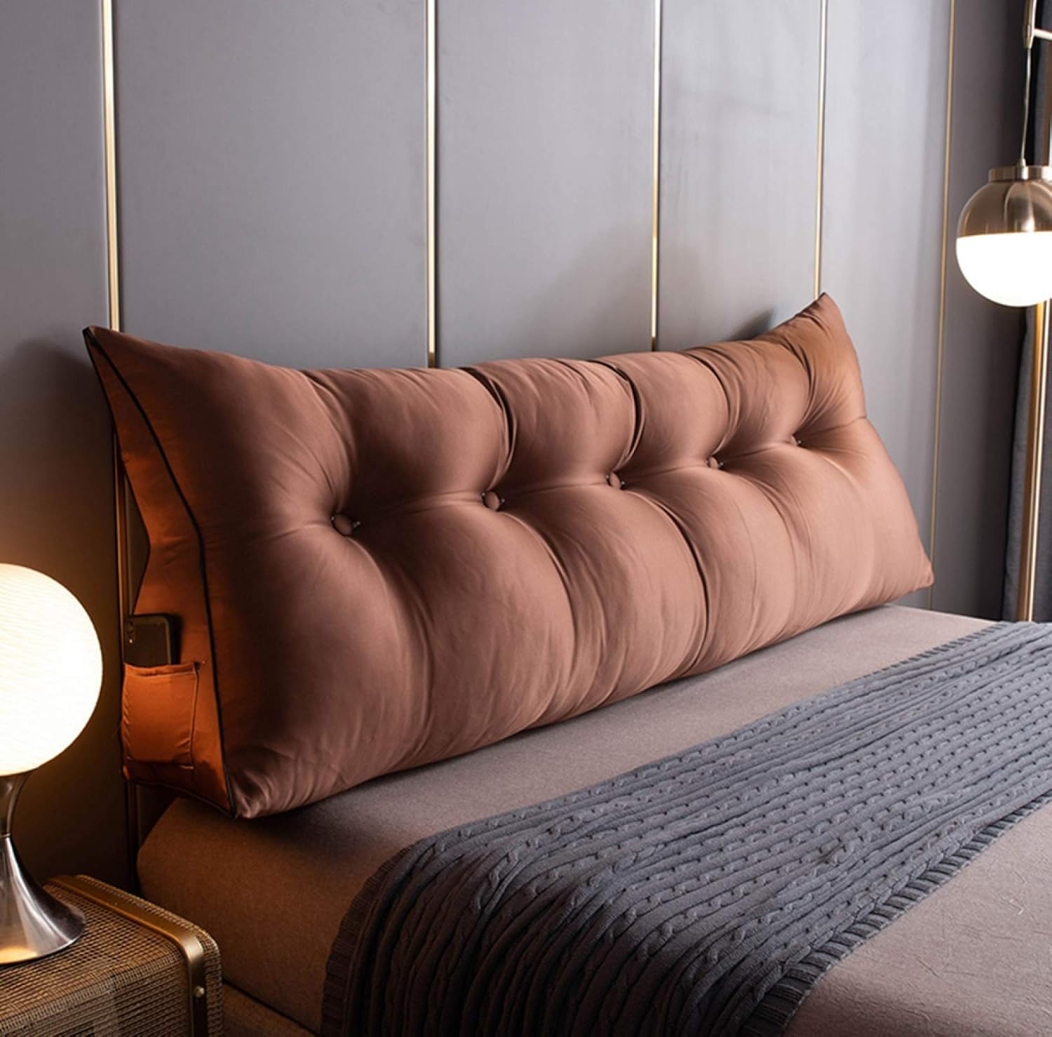 　　　 ◆◇◆売れている秘密◆◇◆ 【材質】生地：布　詰め物：PP綿　サイズ：（長さ*厚さ*高さ）60*20*50cm 70*20*50cm 90*20*50cm 100*20*50cm 120*20*50cm 135*20*50cm 150*20*50cm 180*20*50cm 200*20*50cm ★【おしゃれなデザイン・柔らかい】上品な布地と中綿を採用して、とても柔らかくて体をちゃんと支えます。背や腰の負担を軽減、体圧分散、長く座っても疲 れません。鮮やかな色、肌にやさしい、柔らかく、ふわふわして乾燥した、耐久性のある、取り外し可能な芯、お手入れが簡単。 ★【クッションカバー取り外し可能&amp;科学的なデザイン】カバーは簡単に取り外しでき、ジッパー式カバーはコットン生地で作られています。洗濯機で洗えます。快適で人間工学に基づいたウェッジ枕は、多くの健康状態を防ぐのに役立ちます。読書やテレビを見たり、リラックスするのに最適です。 ★【読書に最適なベッドクッション】筋背の最適な軽減。このヘッドボードクッションは、背中、、に最適な快適さとリラクゼーションを提供します。読書やテレビ視聴で優れています。ベッド、ソファ、窓の敷居などの場所に置くことができ、子供たちが頭をぶつけないようにする。期のや、楽な姿勢でしやすい背中クッション。 ★【簡単に洗えるウェッジ枕】取り外し可能、洗える、洗濯機で簡単にそれを投げる。パッド入りのベッドサイド枕は家庭用に最適です、ベッドとソフトベッド、病院、ホテル、 ソファーベッド、窓側の座席、ソファ、 パーティーや屋外でも. 商品発送のタイミング：通常、ご注文から2〜3日営業日内を目安にご発送致しております。 商品到着のタイミング：通常、ご発送から6〜8日営業日以内に到着いたします。 土曜・日曜・祝日・繁忙期明けには配送が混雑いたしますので、お届け時間は多少前後する場合がございます。納期の確認等はごメールにてお気軽にお問い合わせ下さいませ。 　　　◆◇◆注意事項◆◇◆ご覧のモニターの環境、撮影環境により実物と色味が異なって見える場合がございます。湿った状態で他のものと擦り合わせると色が移る恐れがあります。濃色品の洗濯時は、白色、淡色と分けて洗ってください。説明 -