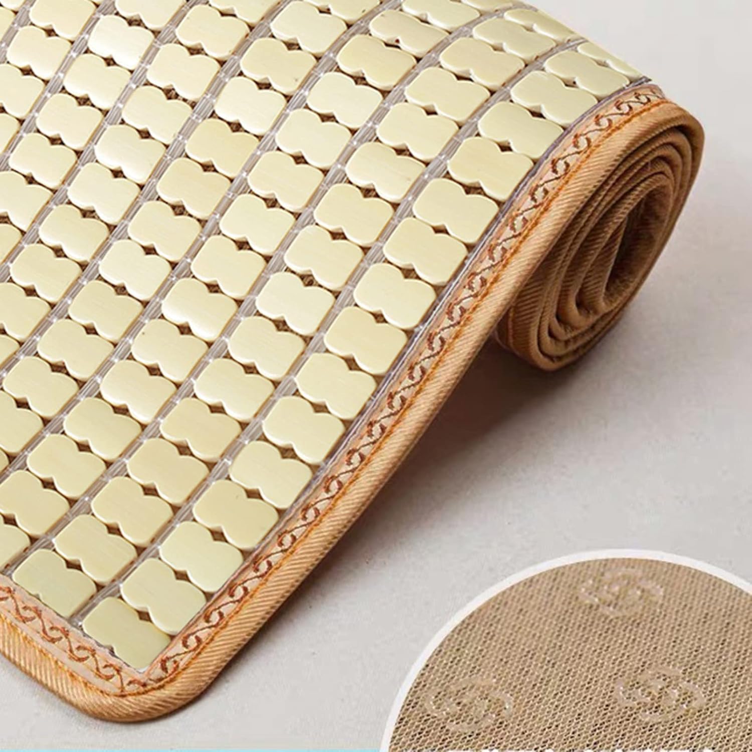 　　　 ◆◇◆売れている秘密◆◇◆ 【素材】私たちのマットは竹で編んだもので、熱を素早く発散し、肌にベタつきません。サラサラッとした涼感を得られます。抗菌・除菌・防虫・消臭効果もあるすぐれもの。 【滑り止め】裏側は滑り止めの顆粒生地で、ずれにくいで、使い便利です！簡単に取り外しが可能です。片付ける時はサッとカバーを外して、ぱぱっと折り畳むだけで収納できます。 【やさしい座り心地】リラックスに安心感もプラス。清潔感があり、肌触りの良い生地。ナチュラルな生地で、型崩れしにくく、バリがなく、肉を挟まない！ 【通用】夏クッション、オフィスチェアクッション、ダイニングチェアシートクッション、夏マット、コンピュータチェアソファマット、寝椅子、出窓。 寝室やリビングルームで使用できる！ 【一枚ずつ販売】セットで販売することなく、1枚で販売しています。好きな色とサイズをご自由に選んで、組み合わせてください。【PS】: This product is sold on a single chip (not a set meal)。 　　　◆◇◆注意事項◆◇◆ご覧のモニターの環境、撮影環境により実物と色味が異なって見える場合がございます。湿った状態で他のものと擦り合わせると色が移る恐れがあります。濃色品の洗濯時は、白色、淡色と分けて洗ってください。説明 ※【一枚ずつ販売】セットで販売することなく、1枚で販売しています。好きな色とサイズをご自由に選んで、組み合わせてください。 【PS】: This product is sold on a single chip (not a set meal)。 購入前自宅ソファーのサイズを測って、15〜20cm上のサイズを購入とオススメです。余裕の部分はソファの隙間に押し込んでください。◆素材 冷感素材を使用しているので熱を素早く発散し、肌にベタつきません。サラサラッとした涼感を得られます◆防塵、防汚れ ソファーに掛けたり、ソファーの防塵、防汚れ作用を発揮します。 カバーが汚れになったら、あらってからきれいになり、長期間使えます。 ソファーにて愛猫や愛犬と一緒に楽しい時間をお過ごすことができましていいね！◆お手入れ簡単！ 汚れた時は、すぐに拭き取って下さい。小さいお子様やペットのいるご家庭でも安心してご使用いただけます。いつも清潔快適にくつろぎ空間を演出してくれるソファーカバーです。 【営業時間と休業日】 　　　平日：9:00　〜　18:00 　　　土曜：9:00　〜　18:00 　　　日曜：休みの日 ※ご覧のモニターの環境、撮影環境により実物と色味が異なって見える場合が御座います。 ※在庫は豊富にご用意しておりますが、突然の品切れの場合もございますので その際はメールにてご連絡させていただきます。