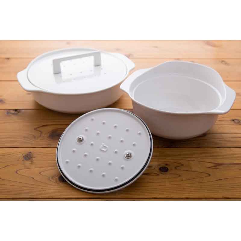 日本製 i-ruポット　鋳物ほうろう鍋 2L (白磁) 南部鉄器ホーロー鍋 IH対応　3号炊き（水位目盛り付き）　 i-ru Pot 2L Hakuji 純国産 南部鉄器 琺瑯 ほうろう かわいい おしゃれ オーブン使用可 IH調理器対応 ostuni-10007522 オストゥーニ(インテリア雑貨) サンプル画像3
