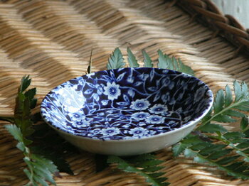 バーレイ 英国食器　Burleigh　ブルーキャリコ フルーツプレート 12cm　イギリス食器 英国製 バターパッド 英国式 英国王室 花柄 上品 エレガント クラシック 正規輸入品 Burleigh 食洗機可 電子レンジ可 ギフトBlue Calico