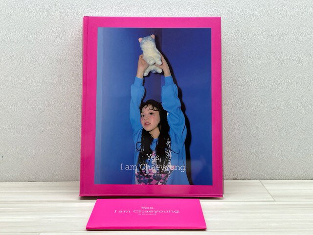 楽天オタカルチャーTWICE 1st PHOTOBOOK ＜Yes, I am Chaeyoung.＞＜Neon Pink Ver.＞チェヨン【中古】【007】145