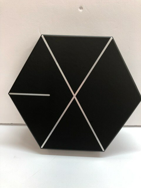 ※こちらの商品は群馬県からの発送となります。 ※お問い合わせ等については、この商品ページ内の【商品についての問合わせ】ボタンより、 お願い致します。 ※お問い合わせの内容により、2～3日お時間を いただく場合がございますので、予めご了承ください。 商品詳細 商品名 E0748-008★EXO　FILMLIVE　JAPAN TOUR Blu-ray カラー 画像の確認をお願い致します。 付属品 無し ※写真のもので全てです。 商品説明 ※ジャケットに細かい傷がございますがディスクは綺麗な状態の為再生に問題ございません。トレカは付きません。 ※状態(キズ、汚れ、使用感等)は全て当店の感覚、判断となっておりますので 　予めご了承いただきますよう、お願い申し上げます。 その他、写真のご確認をお願い致します。 詳細な機能はメーカーサイト等でご確認ください。 ＜備考＞ ※他ECサイト、店頭併売品になりますので 　売り切れの場合はご容赦ください。 ●照明の関係により写しきれない傷や汚れ等があったり、 　写真と実物の色に若干の誤差が生じる場合がございます。 ●また、色や素材感等に注意して撮影をしておりますが、 　撮影状況やご覧になられているブラウザ等により、 　色味・質感等が異なって見える場合もございます。 ●商品状態を確認の上で出品をしておりますが、 　見落とし等ある可能性もございますので、 　神経質な方はご購入をお控えください。 ●なお、土・日・祝日はメール返信・発送等はしておりません。 　予めご了承ください。 ランク 【　A　】ランク 【ランクの説明】 N ：新品・未使用の商品 S ：ほぼ新品同様の商品 A ：多少の傷や汚れはあるが状態の良い商品 B ：使用感の他、傷や汚れのある商品 C ：全体的な使用感の他、傷や汚れの多い商品 D ：かなり大きな傷みがある難あり商品 ※S～CランクはUSED品となりますので、使用感をご理解の上ご購入下さい。