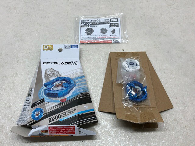 ※こちらの商品は群馬県からの発送となります。 ※お問い合わせ等については、この商品ページ内の【商品についての問合わせ】ボタンより、 お願い致します。 ※お問い合わせの内容により、2～3日お時間を いただく場合がございますので、予めご了承ください。 商品詳細 商品名 内袋未開封★ベイブレードX BX-00 シャークエッジ5-60GF メタルコート：ブルー カラー 画像の確認をお願い致します。 付属品 外箱 ※写真のもので全てです。 商品説明 ベイブレードX BX-00 シャークエッジ5-60GF メタルコート：ブルー コード使用済み 箱は折りたたんで発送します※・内袋未開封品 ・パッケージに傷みあります ※状態(キズ、汚れ、使用感等)は全て当店の感覚、判断となっておりますので 　予めご了承いただきますよう、お願い申し上げます。 その他、写真のご確認をお願い致します。 詳細な機能はメーカーサイト等でご確認ください。 ＜備考＞ ※他ECサイト、店頭併売品になりますので 　売り切れの場合はご容赦ください。 ●照明の関係により写しきれない傷や汚れ等があったり、 　写真と実物の色に若干の誤差が生じる場合がございます。 ●また、色や素材感等に注意して撮影をしておりますが、 　撮影状況やご覧になられているブラウザ等により、 　色味・質感等が異なって見える場合もございます。 ●商品状態を確認の上で出品をしておりますが、 　見落とし等ある可能性もございますので、 　神経質な方はご購入をお控えください。 ●なお、土・日・祝日はメール返信・発送等はしておりません。 　予めご了承ください。 ランク 【　S　】ランク 【ランクの説明】 N ：新品・未使用の商品 S ：ほぼ新品同様の商品 A ：多少の傷や汚れはあるが状態の良い商品 B ：使用感の他、傷や汚れのある商品 C ：全体的な使用感の他、傷や汚れの多い商品 D ：かなり大きな傷みがある難あり商品 ※S～CランクはUSED品となりますので、使用感をご理解の上ご購入下さい。