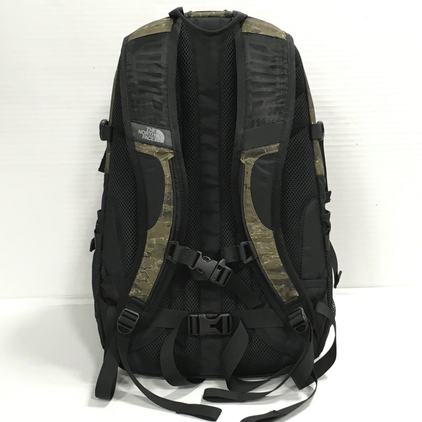 【19日 20:00〜 ポイント10倍】【送料無料】THE NORTH FACE Hot Shot CL NM72006 / ザノースフェイス ホットショット クラシック　デイパック　リュック　バックパック　アウトドア　ミリタリーオリーブクラウドカモプリント　size:26L【中古】【006】