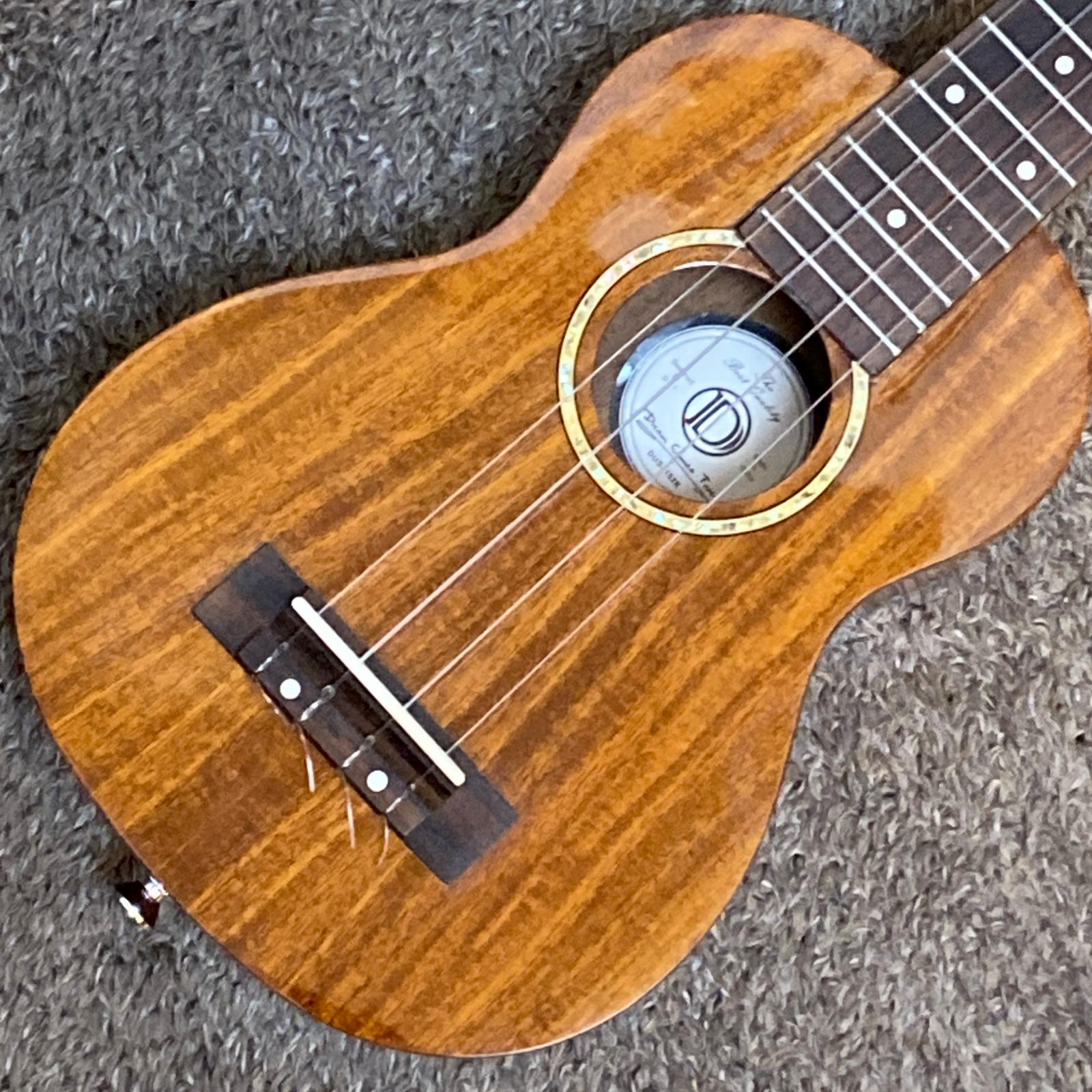 担当者コメント 中古品　 　 ※状態は画像にてご確認ください。 店頭にて買取を行った中古品となります。 その他、写真に写りきらないスリ傷等が存在する場合がございます。 付属品：ウクレレケース6 商品状態 商品状態は担当者の主観によるものとなります。画像と合わせてご確認ください。 タイプ ― 型番 ― カラー ― シリアルNo. - 付属品 ウクレレケース6 注意事項 USED品のためパーツのカスタムがされている場合がございます。ご希望の場合には各部分の拡大画像をメールにてお送りいたします。 実店舗での並行販売品のため、在庫更新の遅れにより品切れの場合がございます。 品切れの場合にはキャンセル処理をさせていただきますのでご容赦ください。 ご不明な点は「商品についての問合わせ」よりお気軽にお申し付けください。