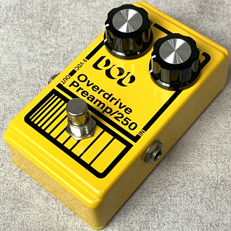 担当者コメントDOD Overdrive Preamp/250イングヴェイも愛用した伝説的オーバードライブ。付属品無し■ユーザー登録の可否は未確認となります。■大きく目立つキズのみ個別に撮影しております。■細かい傷や使用感、スレ傷は割愛しております。■中古品のため、写真外にキズが存在する場合がございます。※スペック、詳細などはメーカーHP等をご確認ください。商品状態中古品　キズあり ※状態は画像にてご確認ください。店頭にて買取を行った中古品となります。その他、写真に写りきらないスリ傷等が存在する場合がございます。商品状態は担当者の主観によるものになります。画像と合わせてご確認ください。タイプオーバードライブ型番Overdrive Preamp/250カラーイエロー系シリアルNo.-付属品-注意事項USED品のためパーツのカスタムがされている場合がございます。ご希望の場合には各部分の拡大画像をメールにてお送りいたします。実店舗での並行販売品のため、在庫更新の遅れにより品切れの場合がございます。品切れの場合にはキャンセル処理をさせていただきますのでご容赦ください。ご不明な点は「商品についての問合わせ」よりお気軽にお申し付けください。