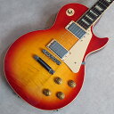 担当者コメント2012年製　Gibson Les Paul Traditional Plus時代を牽引してきた多くのプレイヤーが憧れる大手有名メーカーで2大エレキギターブランドのうちのひとつ。本機は昔ながらのスペックを踏襲しているトラデショナルシリーズ。丸みを帯びたボディに施されたシングルカッタウェイ、2基のハムバッカーにそれぞれのボリュームとトーンのコントロールチューンオーマチックブリッジとストップテールピース、トグルスイッチ、ディッシュインレイなど馴染み深いスペックを採用。ボディにはトラディショナルウェイトリリーフの軽量化が施されており、取回しが良いながらも、レスポール本来のサウンドを損ないません。ボディに鮮やかな杢の出たフィガードメイプルをトップに、マホガニーをバックに、ネックにマホガニー、指板にローズウッドを採用ピックアップにはフロントに57 Classic、リアに57 Classic+を搭載。歯切れが良く輪郭がはっきりとしていながらもまとまりがあり、ローミッドがしっかりとしたコシのある太いサウンドを出力します。細かな擦り傷や弾き傷、薄い打痕、経年による塗装のクラックなど見受けられますが大きなダメージはなく、演奏上のコンディションも良好な一本。重量 約4.18kg　純正ハードケース付■BODY:AA Figured Maple Top,Mahogany Back■NECK:Mahogany■FINGER BOARD:Rosewood■PICKUPS:Front:57 Classic,Rear:57 Classic+商品状態中古品　キズあり　※状態は画像にてご確認ください。店頭にて買取を行った中古品となります傷、打痕等の詳細は画像にてご確認ください。※大きく目立つキズや、写真に写るキズのみ撮影しております写真以外にも小さな打痕やスリキズが存在するとお考えください。当店専任リペアマンによるメンテナンス済みです。■ フレット残り ： 8～9■ ネック状態 ： ほぼストレート■ トラスロッド ： 余裕有り商品状態、フレットやネックの状態は担当者の主観によるものになります。画像と合わせてご確認ください。タイプレスポール型番Les Paul Traditional PlusカラーサンバーストシリアルNo.114020XXX付属品純正ハードケース注意事項USED品のためパーツのカスタムがされている場合がございます。ご希望の場合には各部分の拡大画像をメールにてお送りいたします。実店舗での並行販売品のため、在庫更新の遅れにより品切れの場合がございます。品切れの場合にはキャンセル処理をさせていただきますのでご容赦ください。ご不明な点は「商品についての問合わせ」よりお気軽にお申し付けください。