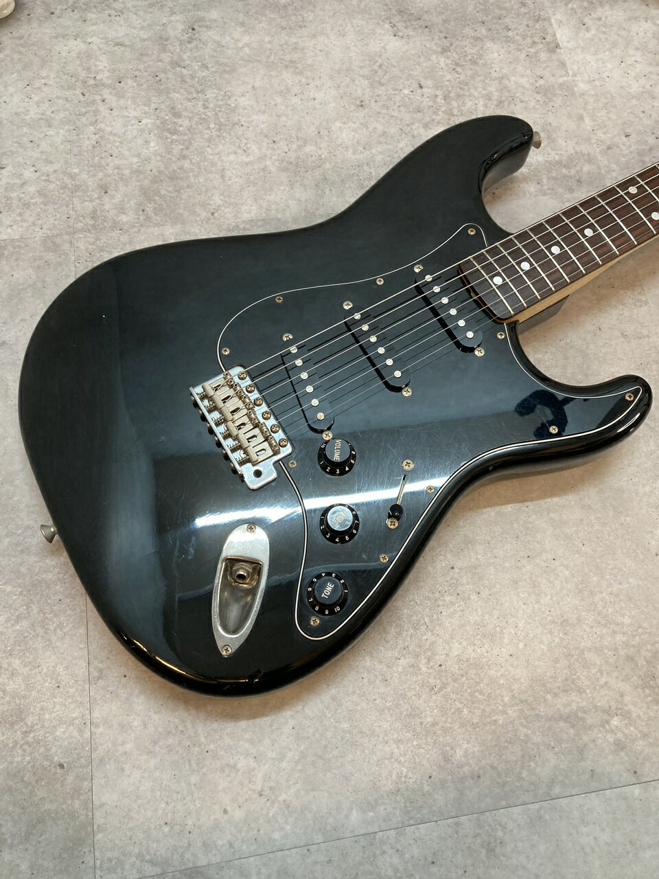 楽天市場】銀(シリーズSQUIER(フェンダー))(エレキギター 楽天市場】銀(シリーズSQUIER(フェンダー))(エレキギター