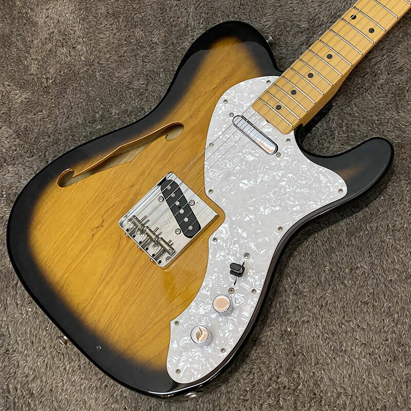 担当者コメントFender Japan テレキャスターシンラインモデルTN70-ASHが中古にて入荷しました。アッシュボディ、メイプルネック＆指板のトラディショナルな仕様。ホロウボディ構造でFホールが印象的な一本。シングルコイルピックアップを搭載した60年代後半から70年代初期に見られた仕様。テレキャスターらしく、レスポンスの良さと切れのあるサウンドを保ちつつ、ソリッドボディのTLと比べるとサウンドのエッジが柔らかい印象です。各弦の分離感があり、コードの響きが良く、アルペジオやカッティングなども得意としており、ギターボーカルの方にもお勧めです。一部ダコンによって塗装欠けなどが見受けられます。ネックはほぼストレートを保っており、トラスロッドも余裕があることを確認しています。当店ですり合わせを含むセットアップを行い、現在フレットは7～8割程残っているため、今後の使用も安心です。持ち運びに便利なソフトケースが付属します。■BODY：Ash■NECK：Maple■FINGER BOARD：Maple■PICKUPS：Original PU×2■重量 2.79kg■付属品 SC37商品状態中古品※状態は画像にてご確認ください。当店専任リペアマンによるメンテナンス済みです。■ フレット残り ： 7～8割■ ネック状態 ： ほぼストレート■ トラスロッド ： 余裕あり商品状態、フレットやネックの状態は担当者の主観によるものになります。画像と合わせてご確認ください。タイプTLタイプ型番TN70-ASHカラー-シリアルNo.R012079付属品SC37注意事項USED品のためパーツのカスタムがされている場合がございます。ご希望の場合には各部分の拡大画像をメールにてお送りいたします。実店舗での並行販売品のため、在庫更新の遅れにより品切れの場合がございます。品切れの場合にはキャンセル処理をさせていただきますのでご容赦ください。※30万円以上のご注文の際は代引きができません。そのため、その他の決済方法に変更いただく場合がございます。その際はこちらからご連絡いたしますので、ご了承お願いいたします。ご不明な点は「商品についての問合わせ」よりお気軽にお申し付けください。※注文確認後、再度検品を行なってから注文の確定を行いますので、注文確定まで最大3日程お時間頂く場合あります。