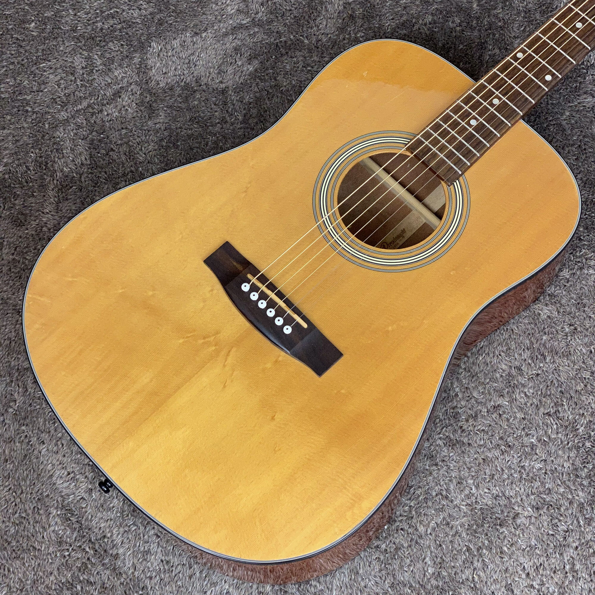 担当者コメントAria Dreadnought AD-211が中古にて入荷しました。単板スプルーストップを採用したモデル。レスポンスが良く、ブライトなサウンドです。アコースティックギター入門にもおすすめです！■TOP：Solid Spruce■SIDE：Mahogany■BACK：Mahogany■NECK：Mahogany■FINGER BOARD：Rosewood■PICKUPS：-■付属品 非純正ソフトケース　　※画像に写っている物が全てとなります商品状態中古品※状態は画像にてご確認ください。店頭にて買取を行った中古品となります。傷、打痕等の詳細は画像にてご確認ください。※大きく目立つキズや、写真に写るキズのみ撮影しております写真以外にも小さな打痕やスリキズが存在するとお考えください。当店専任リペアマンによるメンテナンス済みです。■ フレット残り ： 7～8割■ ネック状態 ： ほぼストレート■ トラスロッド ： 余裕あり商品状態、フレットやネックの状態は担当者の主観によるものになります。画像と合わせてご確認ください。タイプフラットトップ型番AD-211カラー-シリアルNo.71014032811付属品非純正ソフトケース　　※画像に写っている物が全てとなります注意事項USED品のためパーツのカスタムがされている場合がございます。ご希望の場合には各部分の拡大画像をメールにてお送りいたします。実店舗での並行販売品のため、在庫更新の遅れにより品切れの場合がございます。品切れの場合にはキャンセル処理をさせていただきますのでご容赦ください。ご不明な点は「商品についての問合わせ」よりお気軽にお申し付けください。※注文確認後、再度検品を行なってから注文の確定を行いますので、注文確定まで最大3日程お時間頂く場合あります。