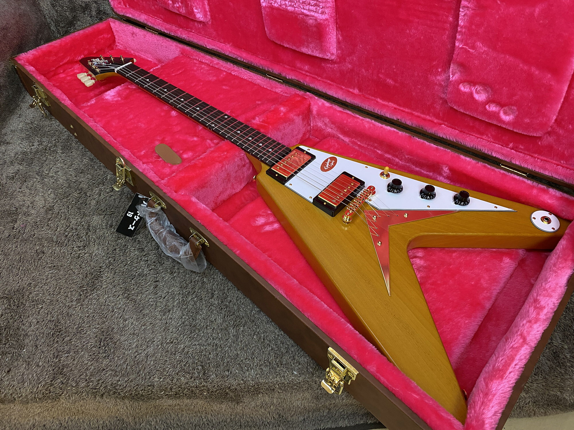 【送料無料】Epiphone / 1958 Korina Flying V Aged Natural【新品】【楽器/エレキギター/Epiphone/エピフォン/1958 Korina Flying V/フライングV/コリーナ/Burstbucker/バーストバッカー/2023年製/純正ハードケース付き】