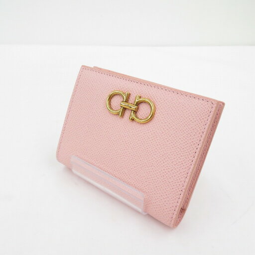 【中古】Salvatore Ferragamo|サルバトーレフェラガモ ダブル・ガンチーニ レザー コンパクト ウォレット 二つ折り財布 IY-22D780 ピンク【f125】 【中古】Salvatore Ferragamo|サルバトーレフェラガモ ダブル・ガンチーニ レザー コンパクト ウォレット 二つ折り財布 IY-22D780 ピンク【f125】