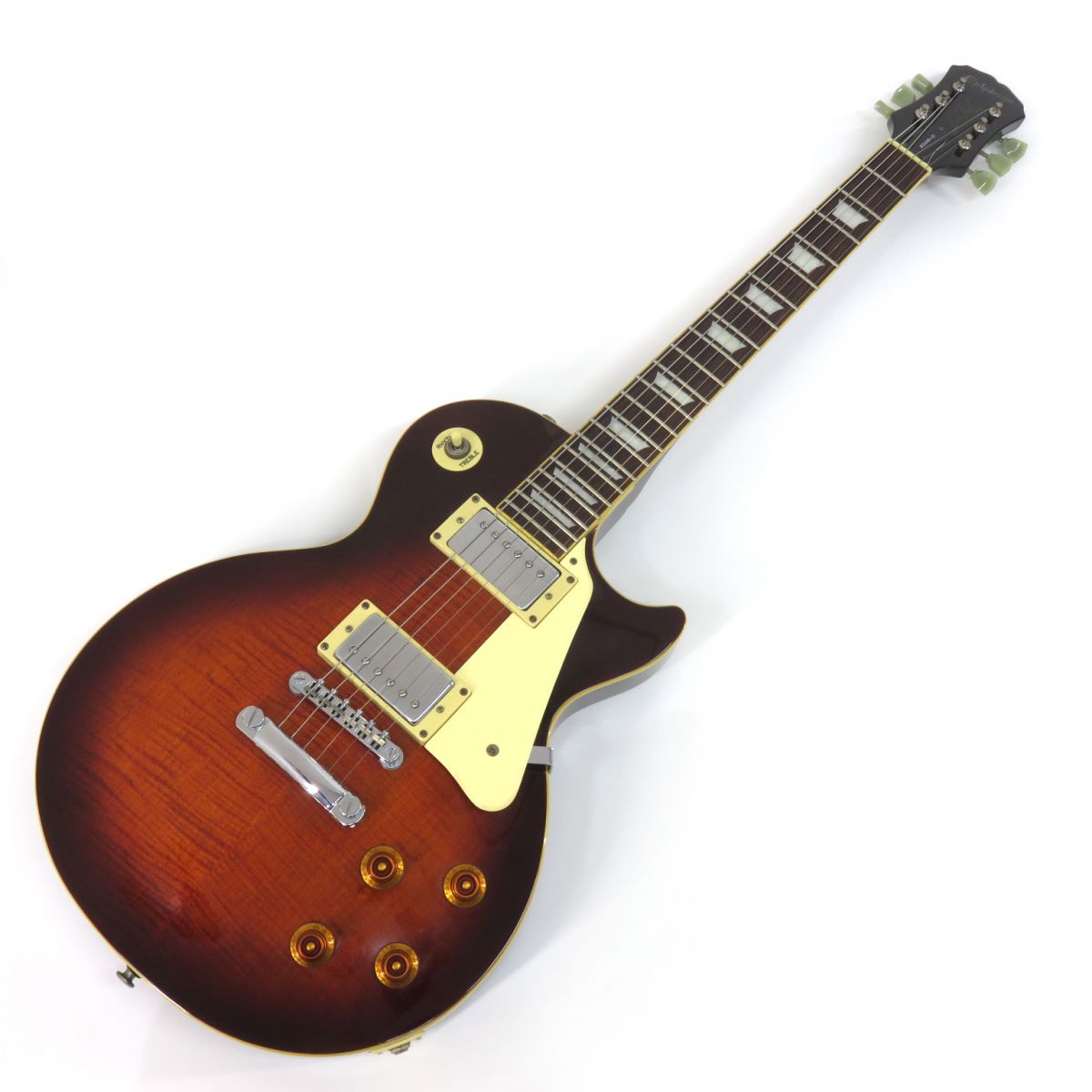 タイプ Les Paul Standard 色サンバースト スペック ボディ:メイプル+マホガニー ネック:マホガニー 指板:ローズウッド PU配列:H-H フレット数:22f コントロール:2Vol、2Tone、3Way SW 重量 約3.9kg シリアル U02044969 商品説明 Epiphone【Les Paul Standard】が入荷しました！ 【コンディション】 セットネック、現在ネックはストレート、フレット残約9割、ロッド余裕有。 全体に擦りキズ、所々に打痕がございます。 全体に使用に伴うダメージはございますが、まだまだご使用いただける1本です。 ご注意 ※　こちらの商品は、1本限りの中古販売価格となり、同時に店頭でも販売を行わせて頂いております。売却時の商品情報の変更は迅速を心掛けておりますが、ご注文後にすでに売却済みとなる場合、誠に恐れ入りますがご容赦ください。 ※　商品の試奏・販売は岡山店のみの取り扱いとなり、岡山店以外の店舗では対応いたしかねます。予めご了承ください。 ※　商品の状態は商品掲載時点のものとなります。店頭での展示・試奏等により多少状態が変化することがございます。予めご了承ください。 ※　商品によりましては、調整等で発送まで2〜3日いただく場合がございます。 付属品 ソフトケース