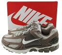 【未使用】NIKE “ナイキ” ZOOM VOMERO 5 "COLLEGE GREY/SAIL-MINK BROWN" ズーム ボメロ5 カレッジグレー セイル ミンクブラウン 27.5cm【鹿児島店】