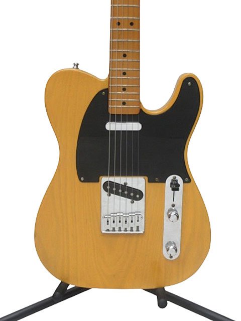 メーカー Fender USA 型番 American Vintage 1952 Telecaster Thin Laquer Butterscotch Blonde 1995年製 モデル エレキギター/アメリカ製 タイプ テレキャスター カラー Butterscotch Blonde シリアル 22831(ブリッジ交換の為保証書から抜粋) ネック ほぼストレート フレット残 約7割残り ロッド残 余裕あり 重量 約4.32kg 弦高(12F) 6弦側/約2.0mm　1弦側/約2.0mm 商品説明 ネックエンド記載から1995年製、山野楽器保証書 アッシュボディー、42mmナット、648スケール、7.25R、 Cネック Vintage 52 Single Coil Telecaster ピックアップ搭載、ラッカー塗装。ブリッジはゴトーに変更。 付属品 専用ハードケース(Tweed Case) 状態 B（中古であり多少の使用感がある商品です。） 使用擦りキズや打痕やラッカー剥げが全体的に多く見られます。ヴォリューム時々若干のガリ有り。1ヴォリューム1トーンです。スイッチ切り替えはフロント/フロント/リアでMIX音は有りません。また全箇所トーンか効きます。サーキット内の変更点は不明。 注意事項 ご使用のPC環境によって、実物とは色味が異なる場合があります。 【商品管理について】・店頭並行販売の為欠品キャンセルになる場合がございます。・取扱時には細心の注意を払っておりますが、店頭展示品となりますので、汚れ・些細な傷等つく場合が御座います。上記を予めご理解頂きますようお願い申し上げます。【商品お問い合わせ対応について】ご対応、回答時間　10時～18時2営業日までに回答いたします。※各担当よりご返信いたします。　