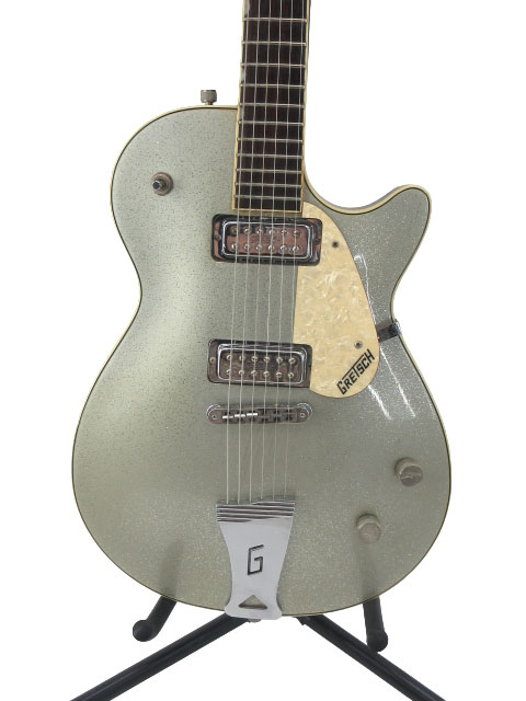 メーカー Gretsch 型番 ELECTROMATIC G5236 Pro Jet モデル エレキギター/中国製 タイプ LP カラー Silver Sparkle シリアル CYG08061987 ネック ほぼストレート フレット残 約6割残り ロッド残 余裕あり 重量 約3.59kg 弦高(12F) 6弦側/約2.0mm　1弦側/約2.0mm 商品説明 チェンバード構造のメイプルトップ/マホガニーバックのボディにマホガニーネックと ローズウッド指板を組み合わせており、搭載されたミニ・ハムバッカーP.U.とのマッチングにより、 ほど良い音圧とバランスに優れた扱いやすいサウンドを出力します。 付属品 社外ソフトケース 状態 B（中古であり多少の使用感がある商品です。） 使用擦りキズや打痕塗装欠けが有ります。 注意事項 ご使用のPC環境によって、実物とは色味が異なる場合があります。 【商品管理について】・店頭並行販売の為欠品キャンセルになる場合がございます。・取扱時には細心の注意を払っておりますが、店頭展示品となりますので、汚れ・些細な傷等つく場合が御座います。上記を予めご理解頂きますようお願い申し上げます。【商品お問い合わせ対応について】ご対応、回答時間　10時～18時2営業日までに回答いたします。※各担当よりご返信いたします。　