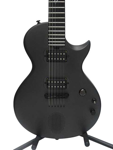 メーカー Enya 型番 NOVA GO SONIC モデル エレキギター/中国製 タイプ アンプ内蔵 カラー Black シリアル - ネック ほぼストレート（出品時の動作チェックにて、音詰まりは見受けられませんでした。） フレット残 約7割以上残り(全フレット鏡面磨き済の美品です。) ロッド残 左右約60度余裕あり（ネック負担を考慮しこれ以上は試しません） 重量 約3.02kg 弦高(12F) 6弦側/約2.00mm　1弦側/約1.75mm （使用弦::Elixir 19002/09-42/SUPER LIGHT） 商品説明 オールカーボンファイバーのデザインと先進のピックアップが、卓越したサウンドと演奏性を実現する、 次世代のエレキギターNova Go Sonic。 アンプとエフェクトを内蔵した、 オールインワン・スマート・エレキギターです。 付属品 専用ソフトケース 状態 B（中古であり多少の使用感がある商品です。） 使用擦りキズが有ります。フルクリーニング済。 注意事項 ご使用のPC環境によって、実物とは色味が異なる場合があります。 【商品管理について】・店頭並行販売の為欠品キャンセルになる場合がございます。こちらに掲載している商品は実店舗でも並行して販売しておりますので、こちらでご注文できた状態でもタイムラグにより在庫が不足してしまう場合がございます。ご注文は当店からの「ご注文ありがとうございます」メールが発送された時点で確定とさせて頂きます。 極力最新の在庫状態を提示出来る様に努めていますが、何卒ご理解くださいますようお願いいたします。・取扱時には細心の注意を払っておりますが、店頭展示品となりますので、汚れ・些細な傷等つく場合が御座います。【商品お問い合わせ対応について】ご対応、回答時間　10時～18時2営業日までに回答いたします。※担当よりご返信いたします。【共通保証注意事項】トラスロッド、フレット残り、弦高等の記載はメンテナンス後出品時に計測したものであり、気候、湿度、環境の違いによる影響や店頭併売の為、滞留日数等で、変化が起こります。数値は出品時の参考としてご利用いただく事を想定しており、お手元に届いた際に同数値である事をお約束するものではございません。◎修理保証対象外【ビビり音や出力差】ビビり音や各弦での出力差やピックアップの出力差は奏法やピッキングでの個人差が大きい為、保証対象外となります。【コントロール部のガリ音】埃や劣化が原因の場合が多いので、保証対応外となります。※エアダスターや接点復活洗浄剤等をご検討ください。特に気になる場合はお近くの楽器店で調整やリペアをオススメしています。(お客様ご負担)上記記載外にも状態の変化はあるものとしてご検討ください。あくまでリサイクル品（中古品）の為、神経質な方は予めご了承ください。※弦高について出品時の数値での現状品となります。購入前の弦高調整ご依頼は受付ておりません。また購入後の弦高調整にて不具合があった場合も返金対応不可となります。例：弦高2.5mm表記で購入後、弦高1mmまで下げ音がビビる為返金したい…等は受付ておりません。上記を予めご理解頂きますようお願い申し上げます。　