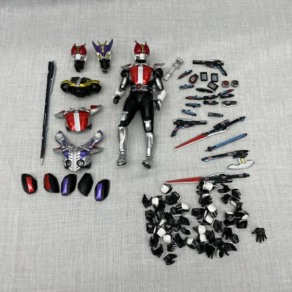 【中古】現状品)S.H.Figuarts (真骨彫製法) 仮面ライダー電王 ソードフォーム/ガンフォ ...