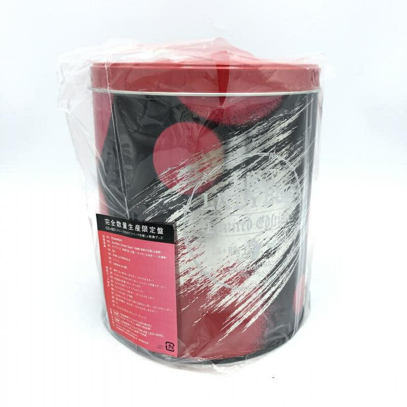 ご注文について ご注文をいただきます際は、必ず商品ページよりご注文手続きをお願い致します。 お電話やメールでのご注文はお受け出来ません。 商品状態について 当店の商品は【中古】【新品】と共にございます。 商品状態等を事前にご確認の上、ご注文下さい。 あわせて、商品説明もご確認下さい。 配送について 当事業部保管商品は当日または翌日発送させていただきます。 配送会社・配送方法は指定は受け付けておりません。 モニターについて お使いのモニター、携帯端末の画面によって、色の見え方が異なりますので、予めご了承下さいませ。 特典・付属品について 【新品ホビー】 店舗特典などは付属しません。 ※初回出荷限定（初回生産限定）などの特典や仕様も同様です。 【新品・中古 DVD・ブルーレイ】 店舗特典などは付属しません。 ※初回出荷限定（初回生産限定）などの特典や仕様も同様です。 基本的にメディアとケース（またはボックス）がある状態とお考え下さい。 ●お問い合わせに関しまして ご注文を頂いてから商品の取り寄せとなります。 取り寄せ後、状態の確認を行い連絡をさせて頂きます。 不備があった場合は、内容をご確認させて頂き、 ご購入の検討をいただく流れとなります。 事前の確認対応は行っておりません。 【中古、古着】 特典や付属品などがある場合には記載をさせて頂いております。 記載のない商品に関しましては、付属致しません。 ご確認の上、ご不明な点が御座いましたらお問い合わせ下さい。 その他の注意点 銀行振り込みでのご注文は振込み確認後発送いたします。 実店舗保管商品は決済完了後実店舗より取り寄せいたしますので5営業日以内の発送となります。 (銀行振り込みでのご注文は振込み確認後実店舗から商品をお取り寄せします。） 当店からのご連絡は基本メールで行わせて頂いております。 ドメイン指定や、セキュリティーソフトご使用等の理由でメール受信制限を設けておられますご注文者様まは otakarasouko_2@shop.rakuten.co.jp からのメールを受信可能なようにご設定ください。 楽天と当店からのメールを受信可能な状態であることを前提としたお取引であることをご了承下さい。 ご注文後に問い合わせ等がある場合はotakarasouko_2@shop.rakuten.co.jpまでお願い致します。【中古】SACRA MUSIC/LiSA LADYBUG Blu-ray付完全数量生産限定盤[240006530399][6] ■商品説明 「LiSA LADYBUG Blu-ray付完全数量生産限定盤」特テン(10)グッズ+ラブレターセット(CD+BD+歌詞ブックレット) ※コード類（ダウンロードコード・特典コード等々）は特に明記されていない限り付属していても使用できないものとお考えください。 ■状態 商品状態：開封済 開封済みになります。※使用感はありますが、目立つキズや汚れなどは見受けられませんでした。パッケージ外箱に若干のスレがあります。中古である事をご理解いただいた上でご検討ください。 ・・・この商品のお問い合わせ・・・ お宝創庫 東海富木島店 〒476-0012 愛知県東海市富木島町伏見4-6-7　 電話番号 052-689-1211 年中無休 営業時間 10:00～24:00 買取時間 23時まで、メディア、金券は24時まで お宝創庫 楽天市場の商品ページを無断複製した詐欺ページが確認されています。URLがrakuten.co.jpまたはrakuten.ne.jpであること確認ください。