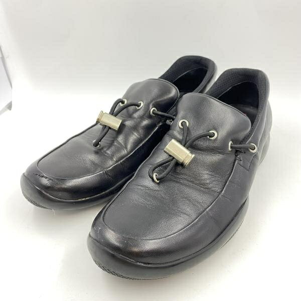 ご注文について ご注文をいただきます際は、必ず商品ページよりご注文手続きをお願い致します。 お電話やメールでのご注文はお受け出来ません。 商品状態について 当店の商品は【中古】【新品】と共にございます。 商品状態等を事前にご確認の上、ご注文下さい。 あわせて、商品説明もご確認下さい。 配送について 当事業部保管商品は当日または翌日発送させていただきます。 配送会社・配送方法は指定は受け付けておりません。 モニターについて お使いのモニター、携帯端末の画面によって、色の見え方が異なりますので、予めご了承下さいませ。 特典・付属品について 【新品ホビー】 店舗特典などは付属しません。 ※初回出荷限定（初回生産限定）などの特典や仕様も同様です。 【新品・中古 DVD・ブルーレイ】 店舗特典などは付属しません。 ※初回出荷限定（初回生産限定）などの特典や仕様も同様です。 基本的にメディアとケース（またはボックス）がある状態とお考え下さい。 ●お問い合わせに関しまして ご注文を頂いてから商品の取り寄せとなります。 取り寄せ後、状態の確認を行い連絡をさせて頂きます。 不備があった場合は、内容をご確認させて頂き、 ご購入の検討をいただく流れとなります。 事前の確認対応は行っておりません。 【中古、古着】 特典や付属品などがある場合には記載をさせて頂いております。 記載のない商品に関しましては、付属致しません。 ご確認の上、ご不明な点が御座いましたらお問い合わせ下さい。 その他の注意点 銀行振り込みでのご注文は振込み確認後発送いたします。 実店舗保管商品は決済完了後実店舗より取り寄せいたしますので5営業日以内の発送となります。 (銀行振り込みでのご注文は振込み確認後実店舗から商品をお取り寄せします。） 当店からのご連絡は基本メールで行わせて頂いております。 ドメイン指定や、セキュリティーソフトご使用等の理由でメール受信制限を設けておられますご注文者様まは otakarasouko_2@shop.rakuten.co.jp からのメールを受信可能なようにご設定ください。 楽天と当店からのメールを受信可能な状態であることを前提としたお取引であることをご了承下さい。 ご注文後に問い合わせ等がある場合はotakarasouko_2@shop.rakuten.co.jpまでお願い致します。【中古】PRADA SPORTS ドローコード ローファー ブラック size 7 1/2 ※傷あり[240024536566][24] ■商品説明 サイズ: 26.5cm採寸についてはこちら 色: ブラック テイスト: デザイナーズ ■状態 PRADA SPORTS ドローコード ローファー ブラック size 7 1/2になります。 付属品は画像の物が全てになります。 配送中の破損に関しましては、一切の責任を負いかねますのでご了承ください。 ※履きジワ、つま先に傷が見られます。中古商品にご理解いただける方のみご検討お願い致します。 ・・・この商品のお問い合わせ・・・ お宝創庫 西尾店 〒444-0311 西尾市新在家町中郷20－1 電話番号 0563-55-0606 年中無休 営業時間 10:00～24:00 買取時間 22時まで、メディア、金券、金プラチナは23時まで お宝創庫 楽天市場の商品ページを無断複製した詐欺ページが確認されています。URLがrakuten.co.jpまたはrakuten.ne.jpであること確認ください。