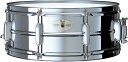 Pearl Snare Drums Standard Steel SS1455　 サイズを定番の14&quot;×5.5&quot;に設定し、ストレートなメタルサウンドが得られる”スタンダード・スチール”。 コストパフォーマンスに優れ、非常に使いやすいモデルの為、ビギナーの方にお勧め。 【スペック】 ・口径×深さ：14&quot; x 5.5&quot; ・シェル：スチール ・フープ / テンション数：RIM-1408 / RIM-1408S 8Ten ・ストレイナー：SR-14AN / SR-18E ・ラグ / ボルト：CL-50 / T-062 ・スナッピー：S-022 ・ドラムヘッド：PTH-14C / ST-14(対応モデル)　