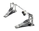 Powershifter Redline Style Double Pedal P922&nbsp; Eliminator “REDLINE”のデザインを踏襲したエントリーモデル。異なるニュアンスのアクションを生み出すパワーシフター、軽量化を図ったクセのないアクションが特徴の真円カム、無段階調整可能なビーターアングルカムを装備。出荷時の状態でビーターアングルを通常（約45度）よりやや垂直気味にするなど、ビギナーが調整なしにすぐ使えるよう、エントリードラマー向けの初期設定も厳密に行っている。 パワーシフター・レッドラインスタイル（ツインペダルコンプリートセット）P-922 ドライヴ方式 Single Chain カム アルミダイカスト真円ホィール フットボード パワーシフター ビーター DUO BEAT（DB-100） ビーターアングル 無段階・ビーターアングル・カム スプリングローラー フリクションレス・ローラー　