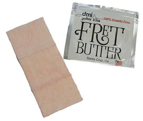 フレット磨きが簡単 今まで面倒だったフレット磨きも、このFret Butter（フレットバター）があればとても簡単です。FretButterはフレット磨き用のクリーナー液が染み込んだ布で、繰り返し約20回使えます。 フレットを磨いてサウンドをクリアに フレットが汚れていると、チョーキングが引っ掛かってスムーズに出来ず、プレイやサウンドに悪影響を及ぼします。フレットが綺麗だと弾き心地がアップし、サウンドもクリアになります。 全フレットを一気に磨けるので時間も掛かりません。すでに、多くのルシアー（弦楽器職人）が使用しており、ギター・メンテナンスにも最適です。 使い方 1.弦を外します。 2.Fret Butterで指板全体を軽く拭きます。 3.折りたたんだタオルで、ネックのナットから最終フレットまで一気にゴシゴシと擦ります。タオルが汚れでみるみる黒くなります。 4.汚れたらタオルの綺麗な面を出して更にゴシゴシ。タオルに汚れがつかなくなったら終わりです。 指板にも優しい Fret Butterなら、フレットと同時に指板も綺麗にできます。しかも、指板が潤いスムーズになってヒビや割れも防ぎます。ローズウッド、メイプル、エボニー、全ての指板に安心してお使い頂けます。 メイプル指板に関してのご注意 ・メイプル指板は、コート塗装してある場合、問題なくお使いいただけます。 但し、塗装に剥がれ、欠け、割れ等があり、木部が露出している場合は、黒ずむ場合がありますのでご注意ください。 ・オイル・フィニッシュのメイプル指板は黒ずみますので、ご注意ください。 何度も使える 使い終わったら、パッケージのチャック閉めて、乾燥を防いで下さい。これ1枚で約20回使えます。尚パッケージ・サイズはギター弦のパッケージと同じです。 有害物質ゼロ＆レモンオイル不使用 Fret Butterは有害な科学物質を含んでおらず、カリフォルニア州の安全基準であるプロポジション65に準拠しています。また、レモンオイルを含んでいません。 使用上のご注意 ・指板とフレット以外の金属パーツ（ブリッジやペグ）には使用しないでください。 ・メッキ部分には使用しないでください。メッキが剥がれる場合があります。 ・メイプル指板のコート塗装に欠けや割れがある場合、露出している木部が黒ずむ場合があります。 ・オイル・フィニッシュのメイプル指板は黒ずみます。 スペック ・パッケージ・サイズ：108W×5D×113H mm／9g ・クロス・サイズ：150×55 mm（1枚入り）【お知らせ】 「定形外郵便」で配送いたします。（到着まで2から7日程かかります） ●お支払い方法として代金引換をご利用頂けません。 ●お届け日時の指定は承れません。 ●郵便物の場合、追跡番号はございません。 ●土日、祝日は日本郵便が休業の為、配達はございません。 ●ポストに入らなかった場合は、不在票が入りますのでご確認ください。 ●お受け取りをされないまま保管期間を過ぎた場合、商品は弊社に戻ります。 　弊社では送料分を含んだ金額で販売している商品もございます。 　戻った商品につきましては、発送時の送料を差し引いた金額で返金処理を行わせていただきます。 　予めご了承くださいませ。 　ご入用の場合は、再度ご注文をお願いいたします。