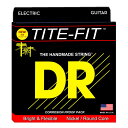 DR HANDMADE STRINGS LT-9 TITE-FIT LITE 09-42 タイトフィットシリーズは、しなやかで極上のトーンを奏でロック、ブルース、ヘビーメタル、ジャズと、どんなジャンルにも対応する多くのゲージラインナップを備えています。 あらゆる弦の中で最も優れた弦を目指して設計されたタイトフィットはDRの歴史で培われた伝統技術で高品質なラウンドコア材にニッケルプレート材がハンドワウンドされたシリーズです。 DR エレキギター弦 ラウンドコア ニッケルプレート ライト MADE IN U.S.A. 1弦.009 2弦.011 3弦.016 4弦.024 5弦.032 6弦.042 ※掲載画像はイメージですので、実際のパッケージとは若干異なります。あらかじめご了承下さい。【お知らせ】 「定形外郵便」で配送いたします。（到着まで2から7日程かかります） ●お支払い方法として代金引換をご利用頂けません。 ●お届け日時の指定は承れません。 ●郵便物の場合、追跡番号はございません。 ●土日、祝日は日本郵便が休業の為、配達はございません。 ●ポストに入らなかった場合は、不在票が入りますのでご確認ください。 ●お受け取りをされないまま保管期間を過ぎた場合、商品は弊社に戻ります。 　弊社では送料分を含んだ金額で販売している商品もございます。 　戻った商品につきましては、発送時の送料を差し引いた金額で返金処理を行わせていただきます。 　予めご了承くださいませ。 　ご入用の場合は、再度ご注文をお願いいたします。