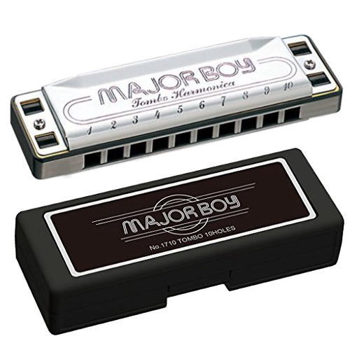 TOMBO Harmonica テンホール・ハーモニカ No.1710　メジャーボーイ 10ホールハーモニカのスタンダードとして発売以来30年間トップを走り続けてきたメジャーボーイ。ブルース、フォーク、ポップス、ロック、カントリー、ウェスタンなど、ジャンルを超え、世代を超えて愛され続けています。耐久性、吹き易さ、メンテナンス性の良さ、といった品質全てが世界中のアーティストから絶賛され続け、その実績がこのモデルの素晴らしさを語っています。 【スペック】 ■単音10穴20音 ■本体：樹脂製本体 ■カバー：ステンレスカバー ■専用ハードケース付き ■サイズ：W105 x H30 x D18mm ■重量：63g ■MADE IN JAPAN ■キー (左より音程の低い順) 長調：G, A♭, A, B♭, B, C, D♭, D, E♭, E, F, F# 短調：Gm, A♭m, Am, B♭m, Bm, Cm, D♭m, Dm, E♭m, Em, Fm, F#m ※キーによってはお取り寄せになる場合もございます。納期に関しましてはお気軽にお尋ねください。 【お知らせ】 「定形外郵便」で配送いたします。（到着まで2から7日程かかります） ●お支払い方法として代金引換をご利用頂けません。 ●お届け日時の指定は承れません。 ●郵便物の場合、追跡番号はございません。 ●土日、祝日は日本郵便が休業の為、配達はございません。 ●ポストに入らなかった場合は、不在票が入りますのでご確認ください。 ●お受け取りをされないまま保管期間を過ぎた場合、商品は弊社に戻ります。 　弊社では送料分を含んだ金額で販売している商品もございます。 　戻った商品につきましては、発送時の送料を差し引いた金額で返金処理を行わせていただきます。 　予めご了承くださいませ。 　ご入用の場合は、再度ご注文をお願いいたします。【お知らせ】 「定形外郵便」で配送いたします。（到着まで2から7日程かかります） ●お支払い方法として代金引換をご利用頂けません。 ●お届け日時の指定は承れません。 ●郵便物の場合、追跡番号はございません。 ●土日、祝日は日本郵便が休業の為、配達はございません。 ●ポストに入らなかった場合は、不在票が入りますのでご確認ください。 ●お受け取りをされないまま保管期間を過ぎた場合、商品は弊社に戻ります。 　弊社では送料分を含んだ金額で販売している商品もございます。 　戻った商品につきましては、発送時の送料を差し引いた金額で返金処理を行わせていただきます。 　予めご了承くださいませ。 　ご入用の場合は、再度ご注文をお願いいたします。