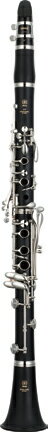 奏でる歓びにめぐりあう。 YAMAHA CLARINET YCL-255 新設計のベルによる吹きやすさ、木製に非常に近いあたたかで豊かな響き、そして熱や湿気に強く屋外など様々なシーンで安定した演奏を愉しめる、ABS樹脂ならではのバランスが整ったモデルです。 手の小さな方でも無理なく自然な奏法が身につく、ストラップリング付き可動式指掛けを採用。初心者が安心して吹けるクラリネットです。 初めて音が出た時、初めて1曲演奏できるようになった時の喜び。そしてその瞬間を共にした仲間や楽器が演奏を楽しむかけがえのない原動力になります。 これから始めるあなたが、ずっと続けたくなるような楽器をつくりたい。長年楽器を作り続けてきたヤマハの想いからこのスタンダードシリーズは生まれました。高級クラリネット製作で培ったノウハウが注ぎ込まれ、ヤマハならではの音程のよさ、演奏のしやすさ、品質・耐久性に優れたラインナップが、あなたと音楽との素晴らしい出会いをかなえます。 【特長】 可動式指掛け、ストラップリング 可動式指掛けにより、手の小さいプレイヤーも楽器が持ちやすく、自然な奏法が身につきます。また、成長に合わせ位置を変えることで長期間使用することができます。ストラップを使用するためのリングも備え、こどもでも無理なく楽器を支えることができます。 新設計のベル 高い耐久性はそのままに、メタルリングをなくしてベルを軽量化することで、吹きやすさが向上しました。 ケース 肩掛け用のショルダーストラップを付属したセミハードタイプケース。収納に便利な大型ポケット付きです。 【仕様】 操作子 指掛け 可動式 機構/構造 キイ・リング・その他 17キイ6リング・ベーム式 音源/音色 調子 Bb 材質 本体材質 ABS樹脂 キイ材質 洋白鍛造ニッケルメッキ 芯金・ネジ類材質 ステンレススチール 針バネ・板バネ材質 ステンレススチール 付属品 同梱品 付属マウスピース CL-4C ケースバッグ CLC-200Ell（カバー一体型）ずっと続けていきたくなる、クラリネットとの出会いを。 ヤマハ クラリネット スタンダードシリーズ 初めて音が出た時、初めて1曲演奏できるようになった時の喜び。そしてその瞬間を共にした仲間や楽器が演奏を楽しむかけがえのない原動力になります。 これから始めるあなたが、ずっと続けたくなるような楽器をつくりたい。長年楽器を作り続けてきたヤマハの想いからこのスタンダードシリーズは生まれました。高級クラリネット製作で培ったノウハウが注ぎ込まれ、ヤマハならではの音程のよさ、演奏のしやすさ、品質・耐久性に優れたラインナップが、あなたと音楽との素晴らしい出会いをかなえます。