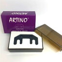 ARTINO MUTE VIOLIN＆VIOLA 高い消音効果の金属製ミュートと、楽器を傷つけにくいゴム製ミュートの長所を併せ持った、機能バランスに優れた練習用ミュートです。高剛性の強化ゴムを使用することにより、駒を傷めることなくしっかりと取り付けが可能で、なおかつ金属製ミュートに迫る消音効果を実現しました。台湾製、プラスチックケース入り。 &nbsp;■バイオリン、ビオラ用 &nbsp;【お知らせ】 「定形外郵便」で配送いたします。（到着まで土日、祝日を除き2から5日程かかります） ●お支払い方法として代金引換をご利用頂けません。 ●お届け日時の指定は承れません。 ●郵便物の場合、追跡番号はございません。 ●土日、祝日は日本郵便が休業の為、配達はございません。 ●ポストに入らなかった場合は、不在票が入りますのでご確認ください。 ●お受け取りをされないまま保管期間を過ぎた場合、商品は弊社に戻ります。 　弊社では送料分を含んだ金額で販売している商品もございます。 　 戻った商品につきましては、発送時の送料を差し引いた金額で返金処理を行わせていただきます。 　予めご了承くださいませ。 　ご入用の場合は、再度ご注文をお願いいたします。 &nbsp;