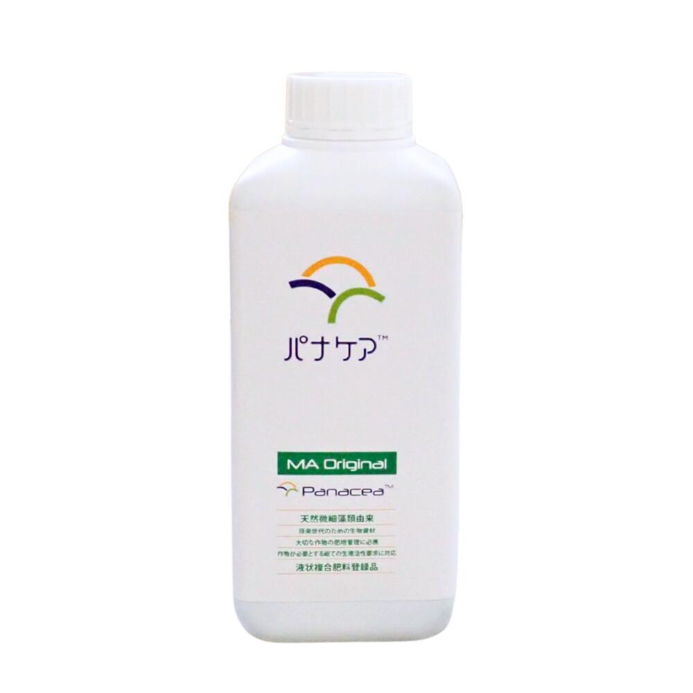 特徴 100％天然微細藻類由来　 『パナケア MA Original』 CO2を吸収し生長する天然微細藻類を特別な製造技術で作物の多くの生理活性要求に対応できるようにした環境に優しい生物資材(液肥)です。 L-アミノ酸20種類がバランスよく配合されており、ビタミン類、微量要素および抗酸化物質も豊富に含まれており、植物の代謝を高め、高温や乾燥などの環境ストレスから植物を保護し、収量と品質を向上させます。 土壌処理することで土壌中の有機炭素増加や微生物叢が多様化し、養分の供給力を高めます。 あらゆる植物、あらゆる生育ステージで使用可能です。 効果 ●乾燥など環境不良によるストレスを軽減し生育を促進 ●代謝全般に寄与し、味、香り、品質を向上 ●開花・着果・実つきを促進し収穫量を増大 ●土壌養分の有効化により肥料の有効活用 成分 ■窒素全量・・・3.5％ ■水溶性リン酸・・・1.5％ ■水溶性カリ・・・・3.5％ ■ビタミン他 【必須L-アミノ酸20種全てをバランスよく含む】 アラニン、アルギニン、アスパラギン酸、アスパラギン、システイン、グルタミン酸、グルタミン、 グリシン、ヒスチジン、イソロイシン、ロイシン、リジン、メチオニン、フェニルアラニン、プロリン、 セリン、トレオニン、トリプトファン、チロシン、バリン 【含まれるその他の機能成分】 ペプチド類、ビタミン類、植物ホルモン類、ポリアミン類、飽和及び不飽和脂肪酸類、 ポリフェノール類、カロテノイド類及び色素類、並びにミネラル類 使い方 茎葉処理　⇒　200〜1000倍希釈 土壌処理　⇒　1ha当たり5Lを慣行散布水量に混和し散布 施肥量は目安ですので、お試しのうえ、お使いください。 内容量 1000ml 注意事項 ※よく振ってからご使用ください。 ※高温時には散布しないでください。 ※満開時の鉢花への散布による花シミにご注意ください。 ※「石灰硫黄合剤」と混合すると、有毒ガスが発生する恐れがあり危険ですから、混用は行わないでください。 ※アルカリ性資材やカルシウム資材と混用すると沈殿する恐れがあるため混用しないでください。 ※開封後は使いきるようにしてください。 備考 ※ご使用の前に製品のラベルをよくお読みいただき、適切な方法でご使用ください。 ※リニューアルに伴い、パッケージ・内容等予告なく変更する場合がございます。予めご了承ください。