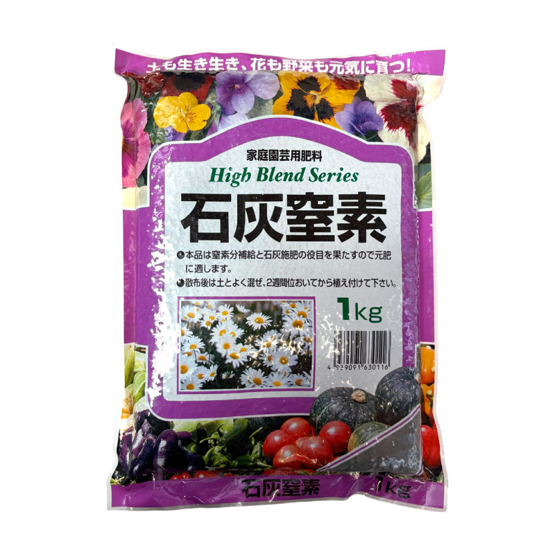 商品特徴 ●窒素分の補給と土壌の酸性改善に役立つ、緩効性タイプの肥料です ・窒素全量20.0%を含み、植物の生育に必要な窒素を補給します。 ・アルカリ分を含み、土壌の酸性を改善する働きがあります。 ・肥料効果がゆっくり進むため、肥持ちのよい肥料です。 ・窒素分の補給と石灰施肥を兼ねた元肥として使用できます。 商品名 石灰窒素 分類 単肥（窒素肥料） 成分 チッソ：20.0 アルカリ：50.0 内容量 1kg 用途・施用 窒素分の補給、石灰施肥、元肥 ※散布時は作物に直接かからないようにし、 土とよく混ぜてから植え付けまで約2週間空けてください。 メーカー あかぎ園芸株式会社 注意事項 ※商品に説明書・ラベル・表示等がある場合は、効果・薬害・安全上の注意をよくご確認のうえ、適切にご使用ください。 ※吸湿性があるため、乾燥した場所で保管してください。幼児や子供の手の届かない場所に保管してください。 ※リニューアルに伴い、パッケージ・仕様・内容等が予告なく変更となる場合がございます。予めご了承ください。 肥料　石灰窒素　石灰　窒素　チッソ　チッ素　単肥　緩効性　元肥　窒素補給　土壌　酸度調整　アルカリ　家庭菜園　園芸　ガーデニング