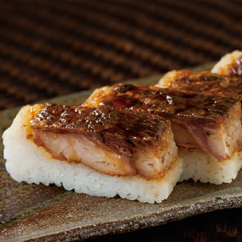 【鯉どころ常陸の国】鯉寿司1食分（1箱）　贈答品やお土産として。鯉の照り焼きを、茨城県産コシヒカリを使用したシ…