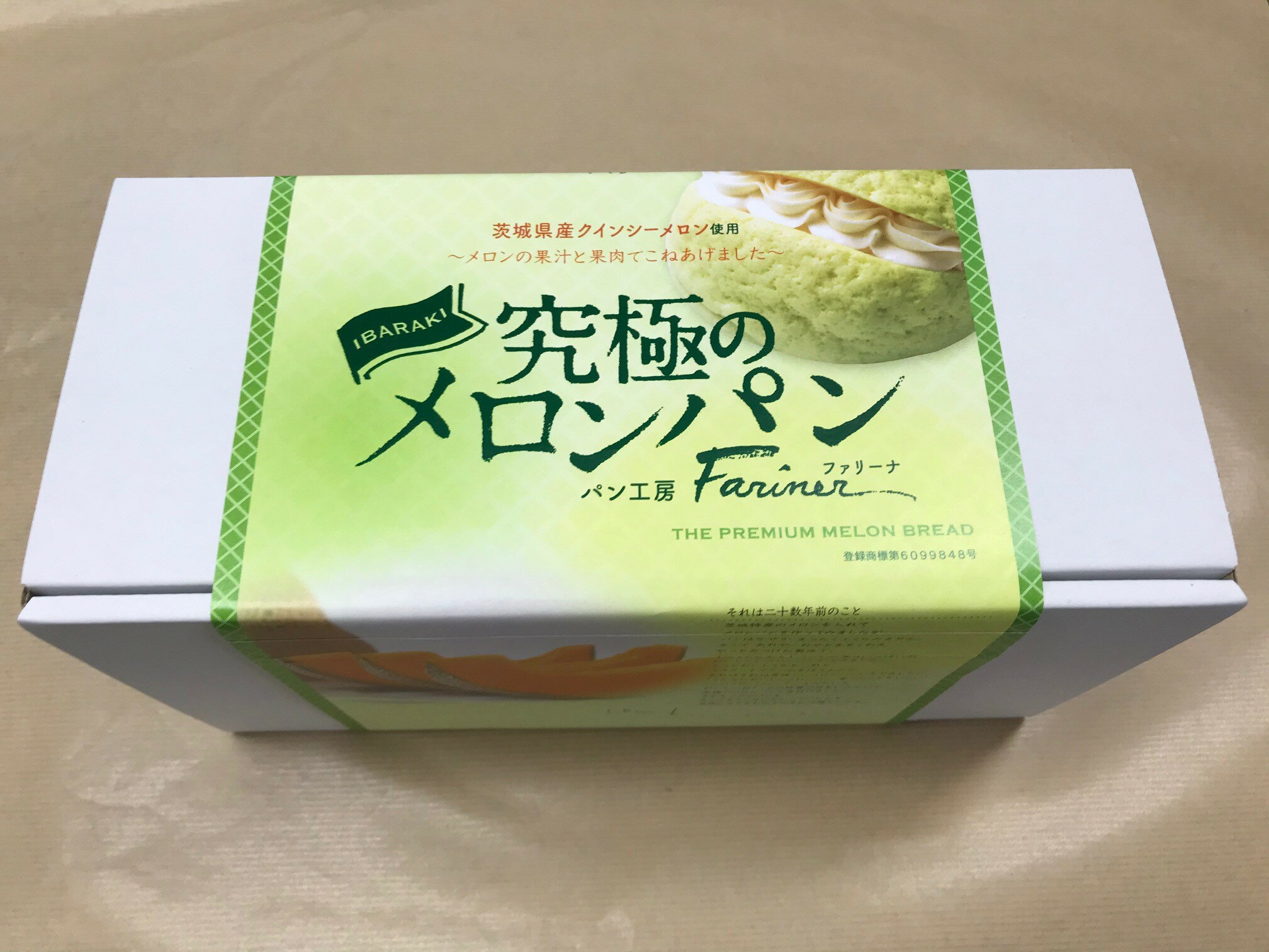 ※この商品は代金引換え対応は致しません。 《商品名》究極のメロンパン　5個入 《原材料》小麦粉、メロン、卵、砂糖、植物油脂（大豆を含む）、イースト、レモン汁、脱脂粉乳、食塩、イーストフード、着色料（紅麹、クチナシ、カロチノイド）、香料 《内容量》5個入 《発送温度帯》冷凍発送 ※ご注文頂いてから発送まで一週間から10日程度かかります。 究極のメロンパン5個入セット。贈り物やギフトに【お取り寄せ　鹿島製菓　究極のメロンパン5個入セット。】 ギフト,贈答品,お取り寄せ,父の日,母の日,敬老の日,誕生日プレゼント,御中元,お中元,お歳暮,御歳暮,暑中見舞,寒中見舞,結婚祝,新婚祝,御礼,お礼,お返し,引出物,内祝,新築祝,還暦祝景品として茨城県産, 鹿嶋の逸品を【おとどけねっと】が大切な方へあなたのもとへお届けします。鹿島製菓株式会社 茨城県神栖市知手中央3-4-8 電話:0299-96-4881 FAX:0299-96-0940 パン工房　ファリーナ 営業時間7：00〜18：30（究極のメロンパン販売は9：00〜）