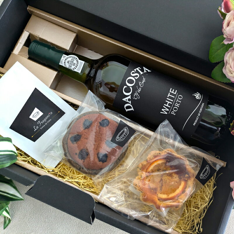 「極上のくつろぎ時間」をお届けする「神の舌を持つ」ソムリエが選ぶ「タルト・ポートワイン・紅茶セット」